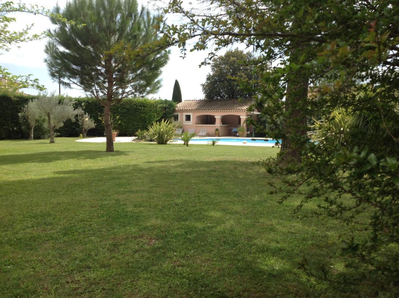 Les Muscades Saint-Étienne-du-Grès